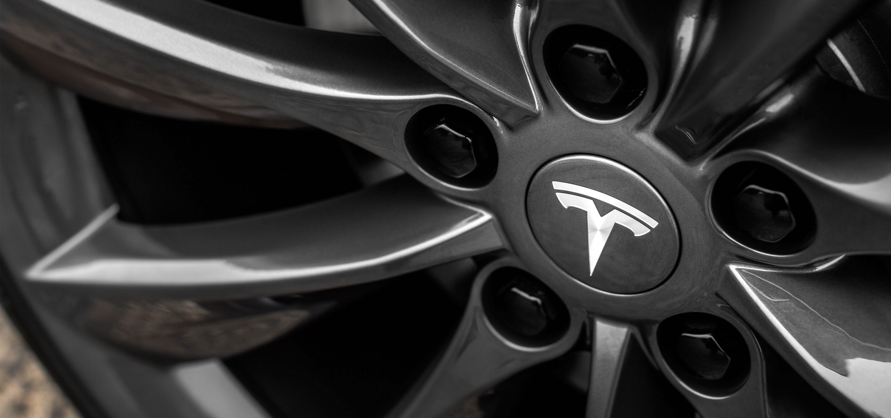 Tesla S - bezpieczna i wydajna