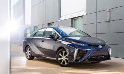 2016_Toyota_Fuel_Cell_Vehicle_001.jpg