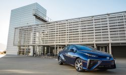 large_2016_Toyota_Fuel_Cell_Vehicle_017.jpg