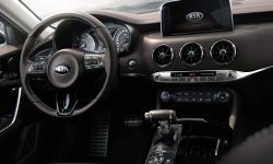 Kia Stinger GT Interior (3)_EU Spec a.jpg