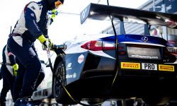Zaloga-Emil-Frey-Lexus-Racing-na-podium-w-Silverstone.jpg