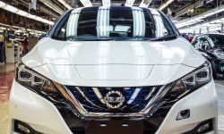 Czy nowy Nissan Leaf zagrozi Tesli 3?