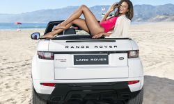 Naomi Harris z Bonda i Land Rover