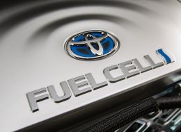 large_2016_toyota_fuel_cell_vehicle_016.jpg