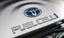large_2016_Toyota_Fuel_Cell_Vehicle_016.jpg
