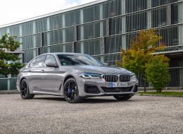 P90395436_highRes_the-new-bmw-545e-xdr.jpg