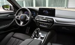 P90395498_highRes_the-new-bmw-545e-xdr.jpg