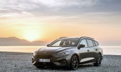 FORD_2019_FOCUS_ST_Wagon_Magnetic_01.jpg