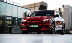 Ford Mustang Mach-E zadebiutuje w polskich salonach sprzedaży w czerwcu