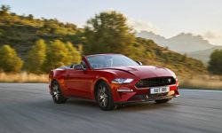 Edycja specjalna Mustanga55 - 5.0 litra V8 i ulepszonego z 2,3-litrowym silnikiem EcoBoost
