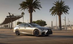 Dbałość Lexusa o szczegóły podnosi komfort jazdy nowym modelem LS 2021