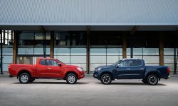 Nissan Navara - King Cab Red and Double Cab Blue 2-source.jpg