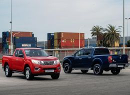 Nissan Navara - King Cab Red and Double Cab Blue-source.jpg