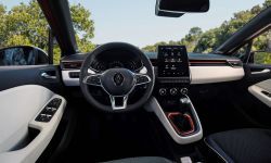 21227121_2019_-_new_renault_clio_test_drive_in_portugal.jpg