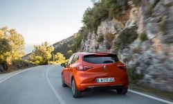 21227130_2019_-_new_renault_clio_test_drive_in_portugal.jpg