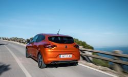 21227132_2019_-_new_renault_clio_test_drive_in_portugal.jpg