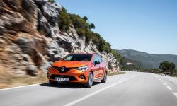 21227133_2019_-_new_renault_clio_test_drive_in_portugal.jpg