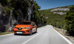 21227134_2019_-_new_renault_clio_test_drive_in_portugal.jpg
