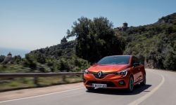 21227135_2019_-_new_renault_clio_test_drive_in_portugal.jpg