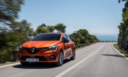 21227141_2019_-_new_renault_clio_test_drive_in_portugal.jpg