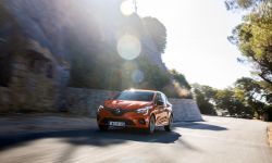 21227144_2019_-_new_renault_clio_test_drive_in_portugal.jpg