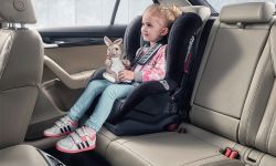 ŠKODA AUTO SAFETY: funkcjonalności pomagające w podróży z dzieckiem
