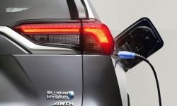 RAV4 Plug-in Hybrid – nowy flagowy model hybrydowy Toyoty