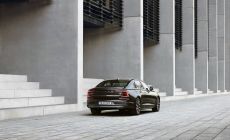 262598_the_refreshed_volvo_s90_recharge_t8_plug-in_hybrid_in_platinum_grey.jpg