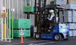 fuel_cell_forklifts_20180316_01_04.jpg