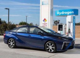 2016_Toyota_Fuel_Cell_Vehicle_014.jpg