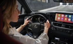 Lexus UX z nowymi multimediami i ulepszonym układem jezdnym