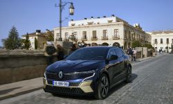 1-all-new renault megane e-tech electric - iconic version - midnight blue - drive tests.jpeg