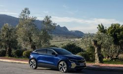 14 -all-new renault megane e-tech electric - iconic version - midnight blue - drive tests.jpeg