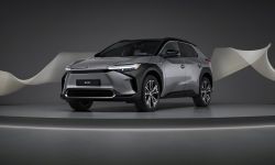 Elektryczna Toyota bZ4X debiutuje w Europie