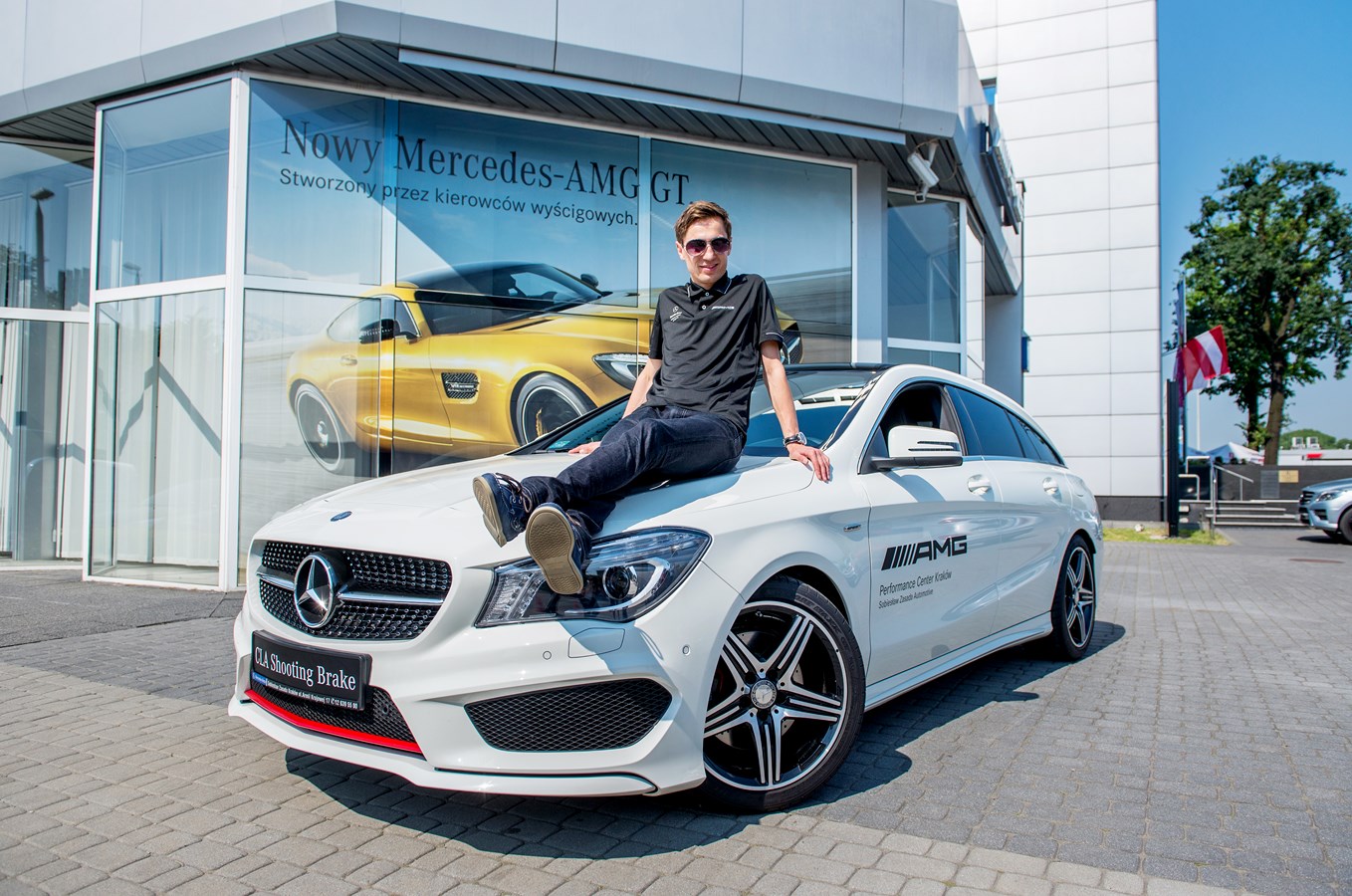 Kamil Stoch w stylowym kombi Mercedesa