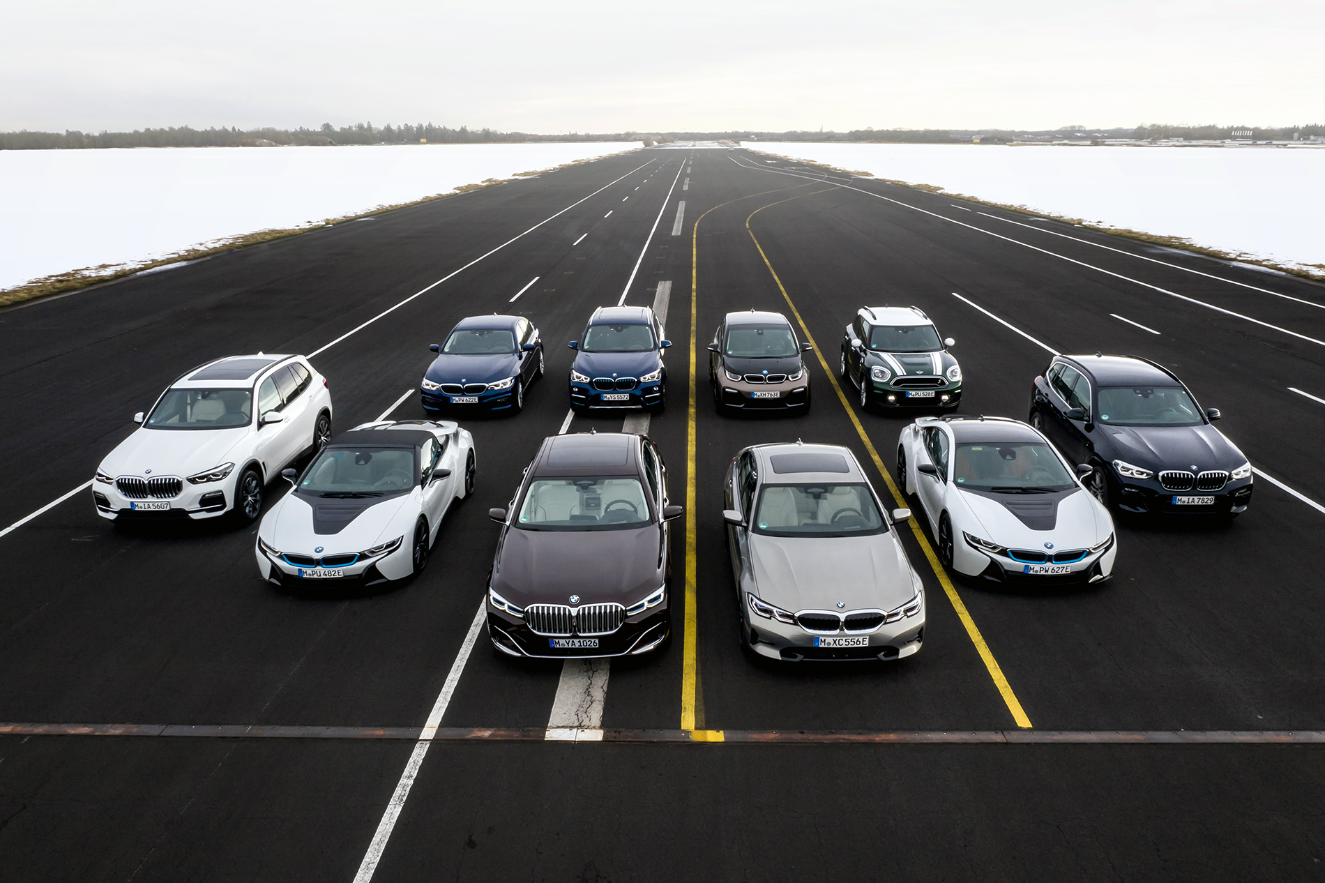 BMW Group oferuje 11 modeli aut elektrycznych i hybryd plug-in