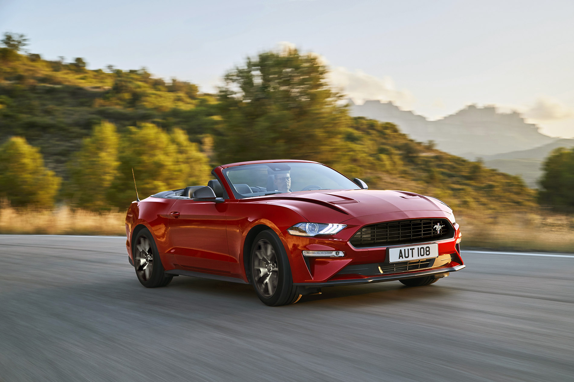 Edycja specjalna Mustanga55 - 5.0 litra V8 i ulepszonego z 2,3-litrowym silnikiem EcoBoost