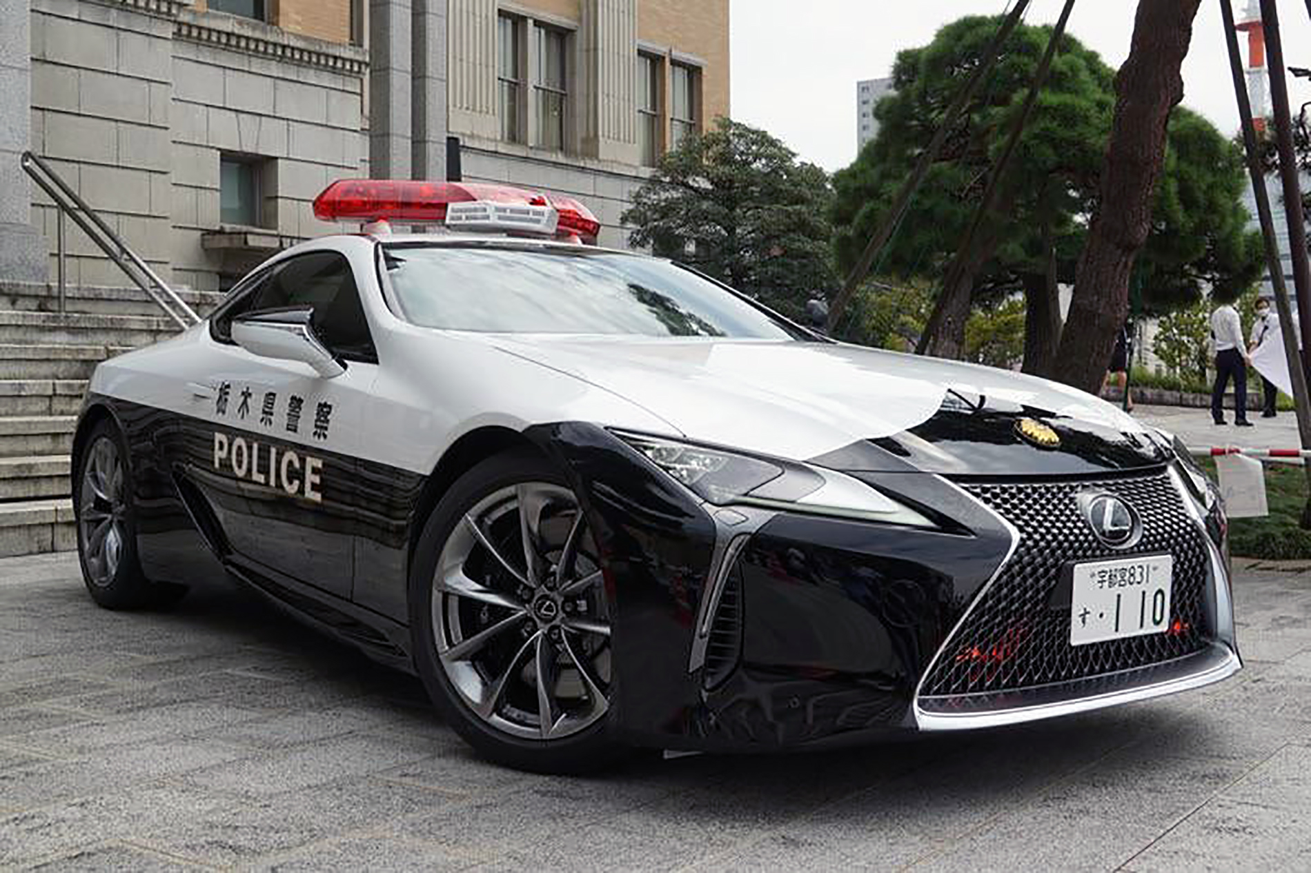 Japońska policja jeździ Lexusem LC