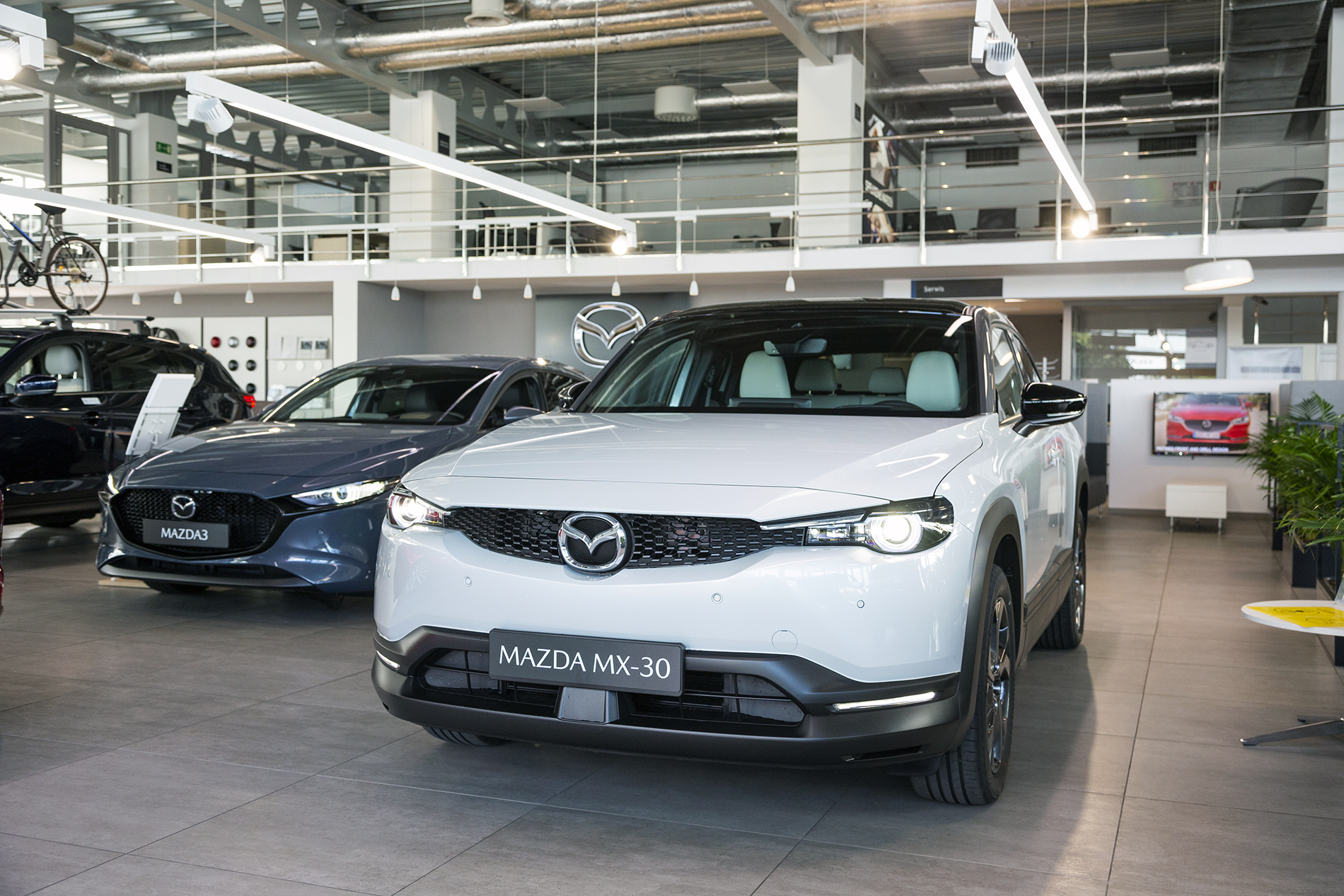 Elektryczna Mazda MX-30 już w salonach sprzedaży z ekodopłatą