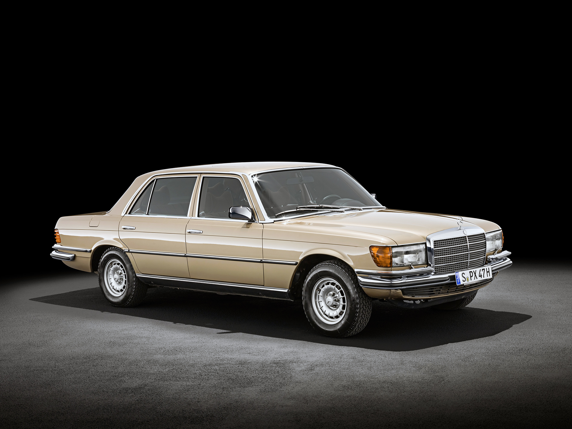 Najwyższa klasa: 45 lat temu zadebiutował Mercedes-Benz 450 SEL 6.9
