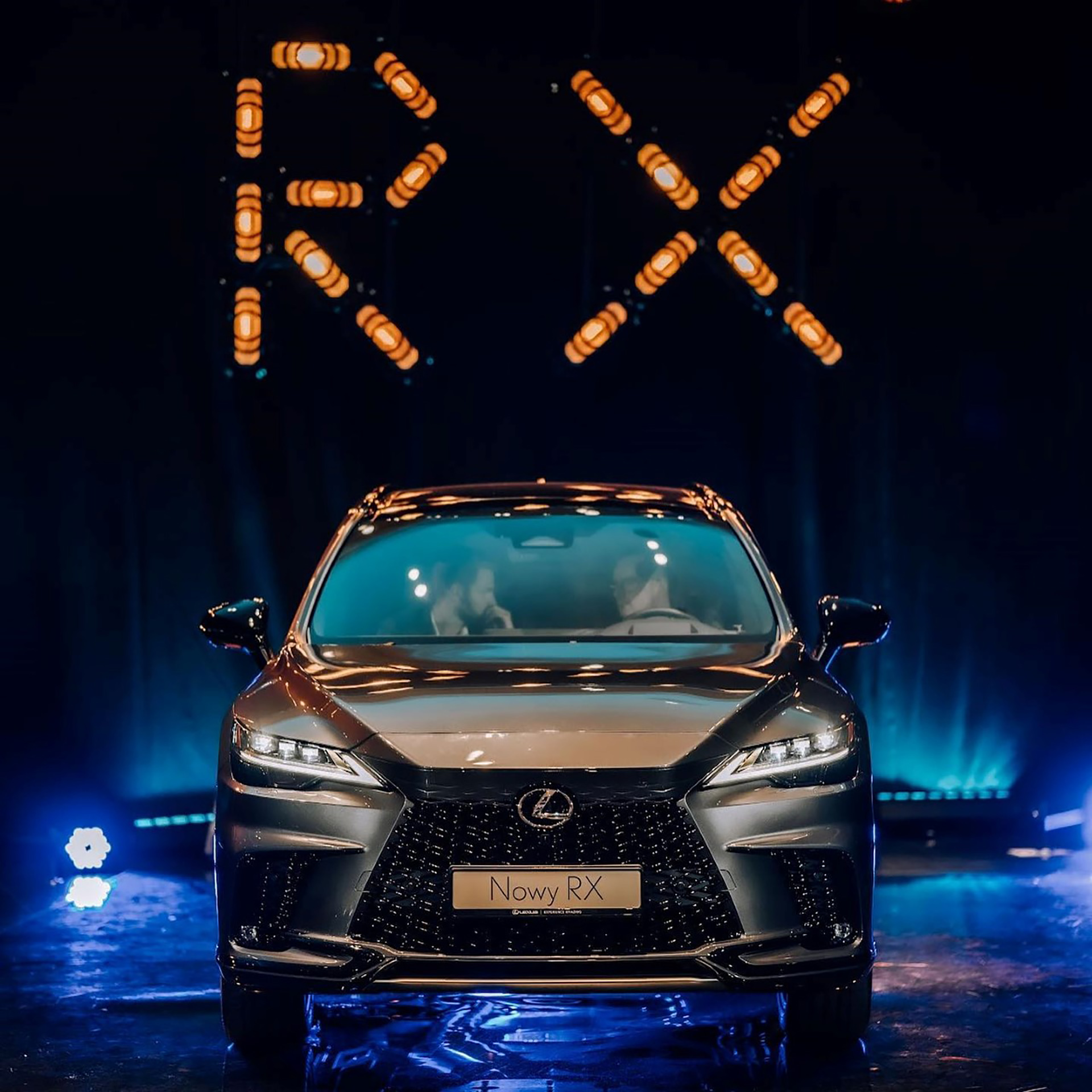 Sukces przedpremierowych pokazów nowego Lexusa RX. 1000 zamówień w miesiąc