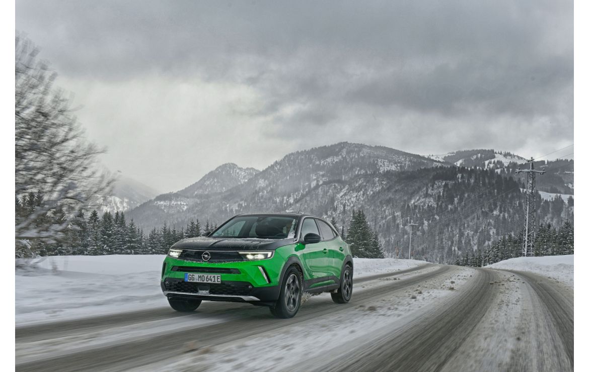 Opel Mokka-e w zimie: maksimum efektywności i komfortu